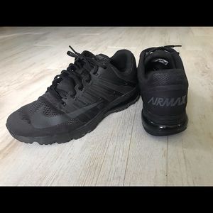 Men’s Nike Airmax sneakers size 11